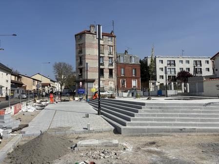 [Romainville] Interventions sur les trottoirs et la voirie devant le Collège Gustave Courbet