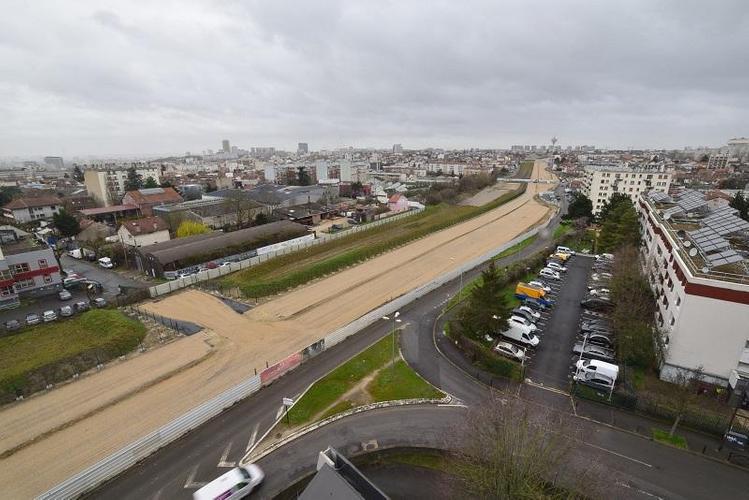 Compactage des sols après démolition de la bretelle de sortie de l'A186 © Département de la Seine-Saint-Denis