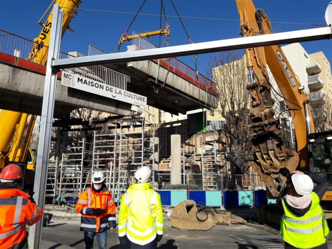 Démolition de la passerelle entre Bobigny 2 et la résidence des Sablon ©Département de la Seine-Saint-Denis
