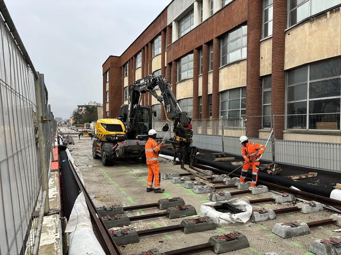 Travaux de pose des rails le long de la ligne © Département de la Seine-Saint-Denis