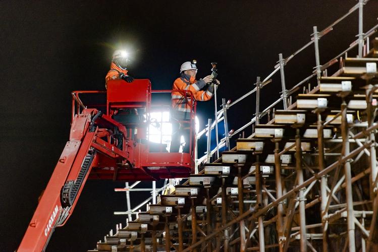 Pose du tablier du pont de franchissement de l'A3 © Département de la Seine-Saint-Denis