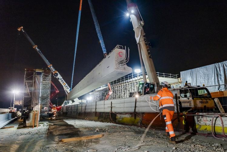 Pose du tablier du pont de franchissement de l'A3 © Département de la Seine-Saint-Denis
