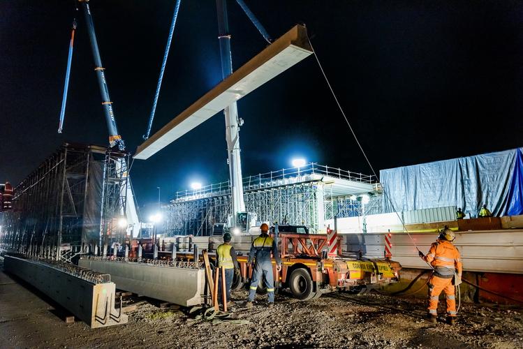 Pose du tablier du pont de franchissement de l'A3 © Département de la Seine-Saint-Denis