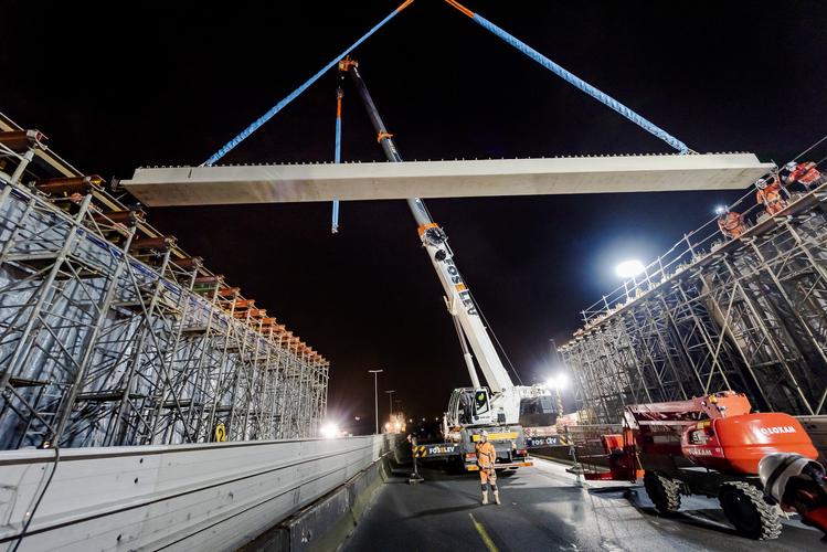 Pose du tablier du pont de franchissement de l'A3 © Département de la Seine-Saint-Denis