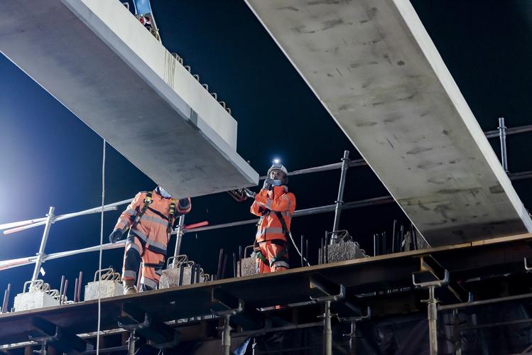 Pose du tablier du pont de franchissement de l'A3 © Département de la Seine-Saint-Denis