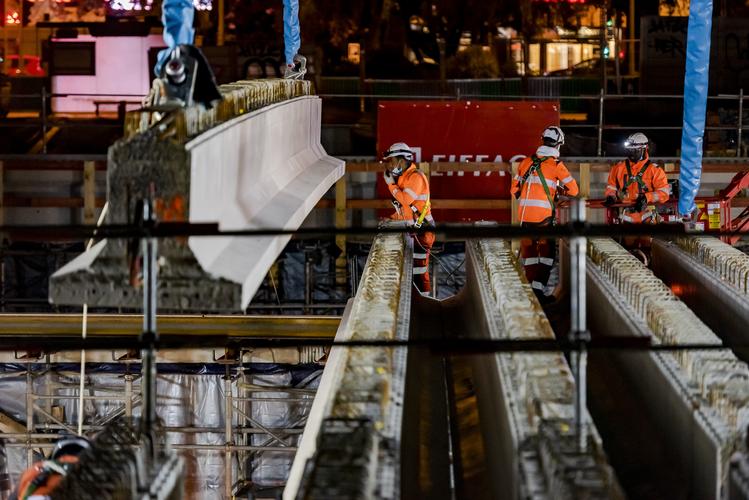 Pose du tablier du pont de franchissement de l'A3 © Département de la Seine-Saint-Denis