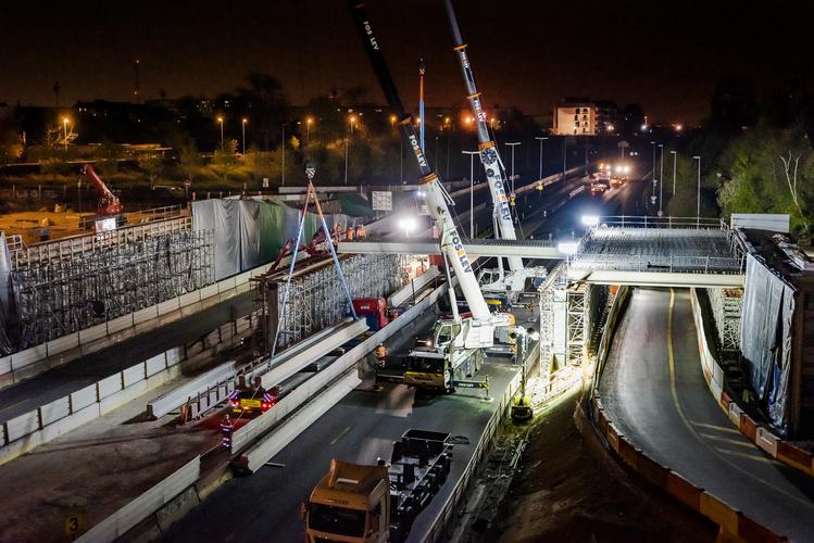 Pose du tablier du pont de franchissement de l'A3 © Département de la Seine-Saint-Denis