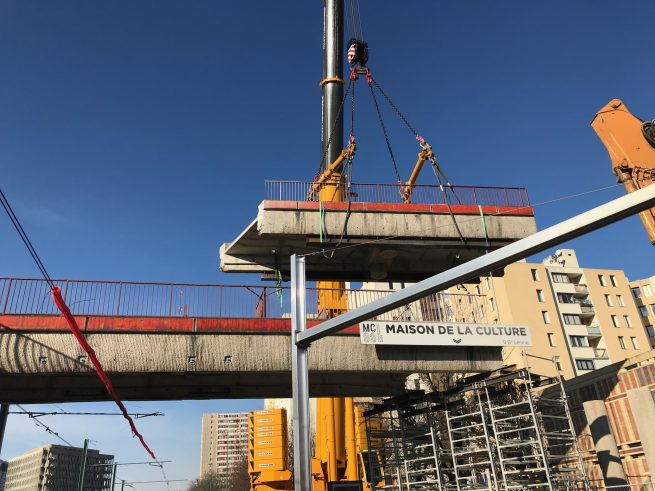 Démolition de la passerelle reliant l’ancien centre commercial Bobigny 2 - Février 2021 