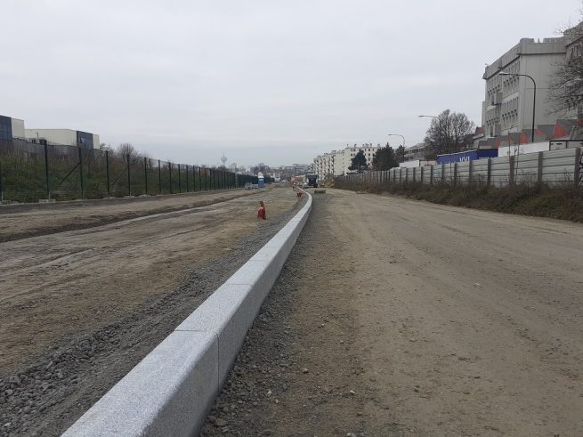 Pose de bordures rue Didier Daurat à Montreuil