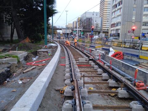 Travaux de pose des rails rue Salvador Allende à Bobigny